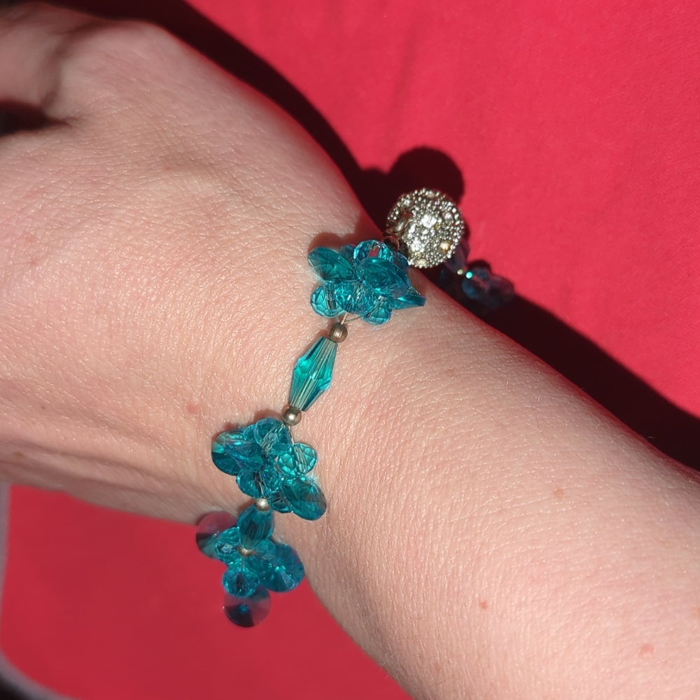 Magnetic Closure Bracelet - Picture 2 of 9